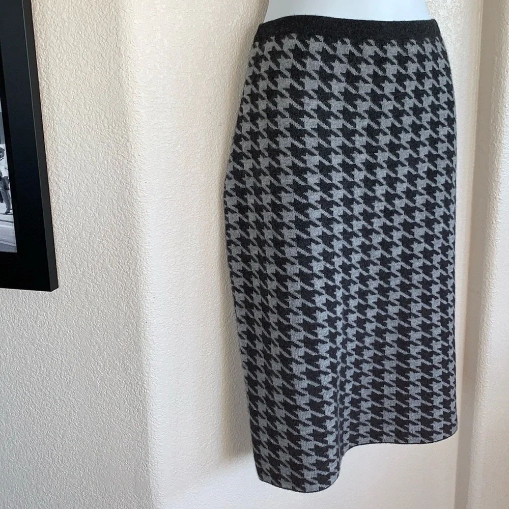 NEW! KIER + J Cashmere skirt grey/black houndstooth, pull-on. Size XL